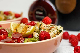 Gambas poêlées, avocat, framboise & velours de framboise