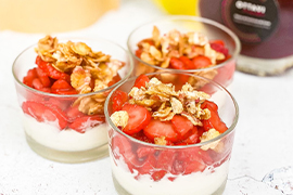 Fraises marinées au vinaigre de framboise sur mousse brocciu vanille